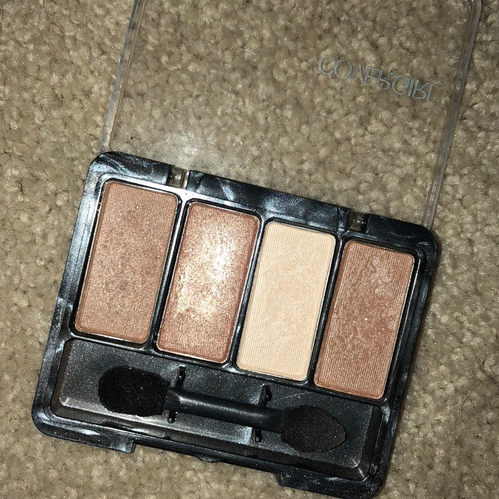 BRAND NEW Covergirl Nude Eye Palette
